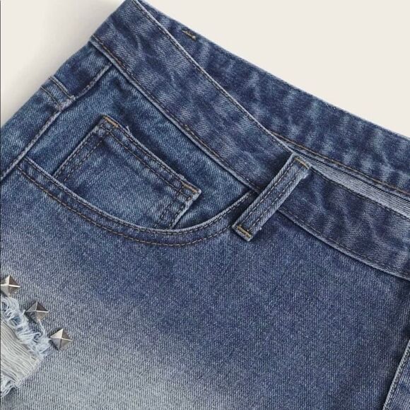 Ladies plus Size studded shorts - Picture 4 of 5